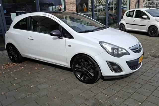 Opel Corsa (2013) thumbnail 2