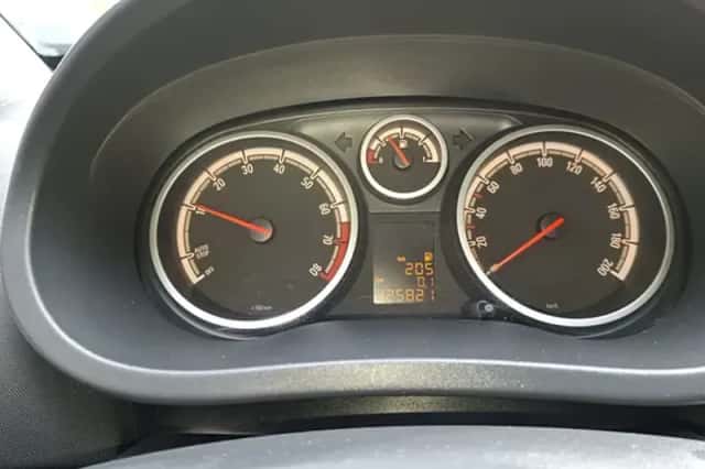 Opel Corsa (2013) thumbnail 3