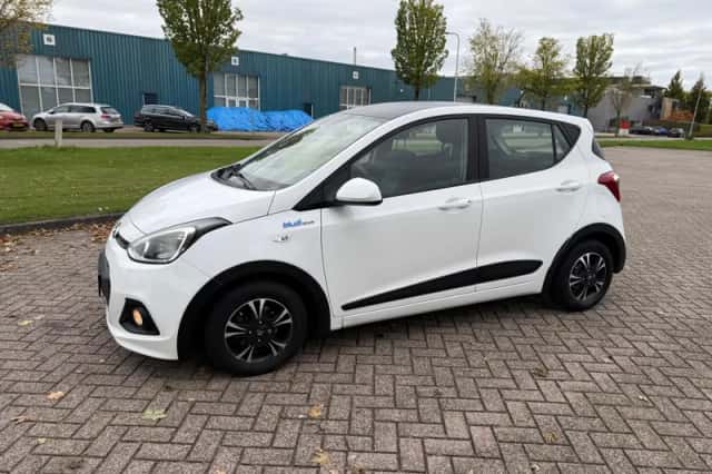 Hyundai i10 (2015) thumbnail 2