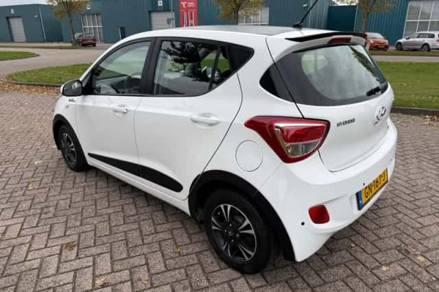 Hyundai i10 (2015) thumbnail 3