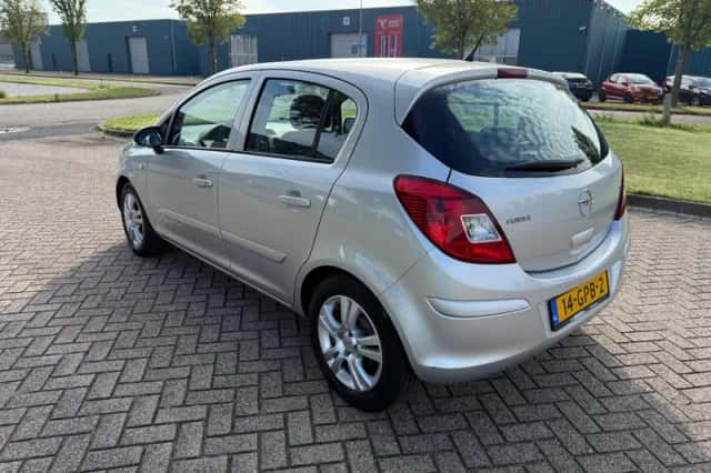 Opel Corsa (2008) thumbnail 2