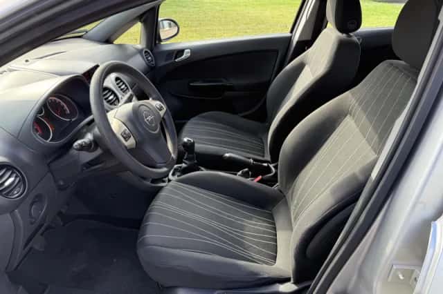 Opel Corsa (2008) thumbnail 4