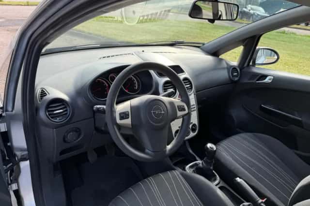 Opel Corsa (2008) thumbnail 5