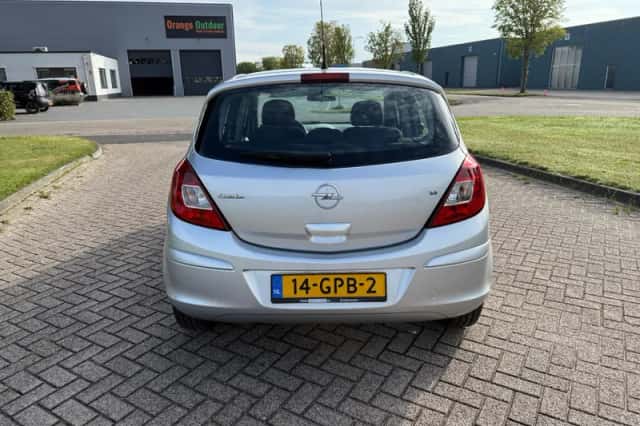 Opel Corsa (2008) thumbnail 6