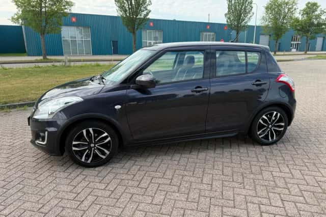 Suzuki Swift (2015) thumbnail 2