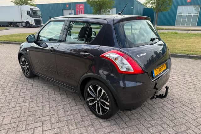 Suzuki Swift (2015) thumbnail 3