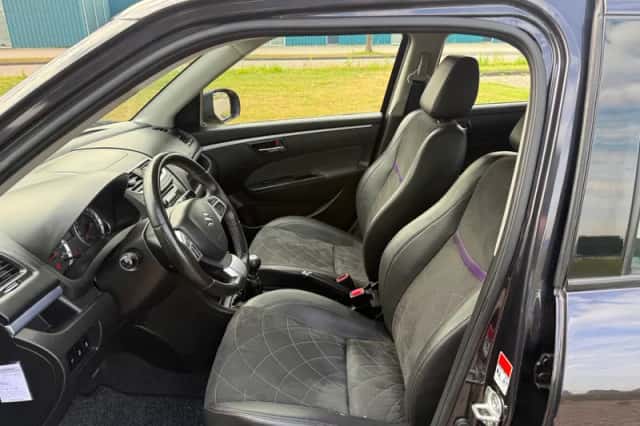 Suzuki Swift (2015) thumbnail 5
