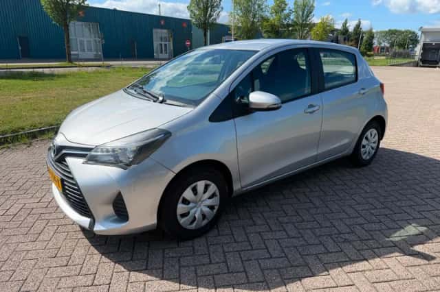 Toyota Yaris (2016) thumbnail 1