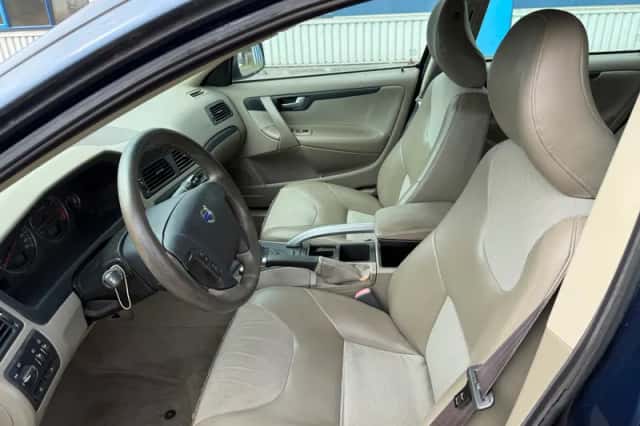 Volvo XC70 (2004) thumbnail 2
