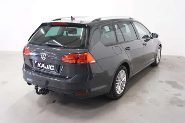 Volkswagen Golf (2016) thumbnail 2