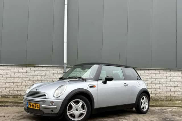MINI Cooper (2002) thumbnail 1