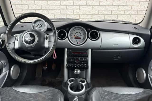 MINI Cooper (2002) thumbnail 6