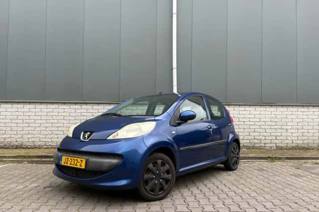 Peugeot 107 (2005) thumbnail 1