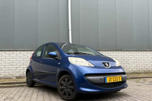Peugeot 107 (2005) thumbnail 2