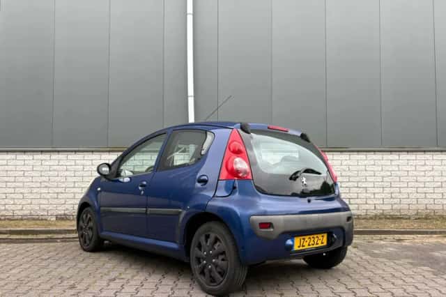 Peugeot 107 (2005) thumbnail 3