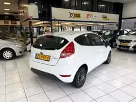 Ford Fiesta (2011) thumbnail 15