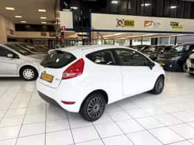 Ford Fiesta (2011) thumbnail 16