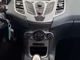 Ford Fiesta (2011) thumbnail 19