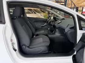 Ford Fiesta (2011) thumbnail 21