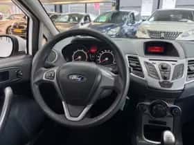 Ford Fiesta (2011) thumbnail 24