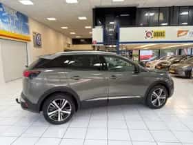 Peugeot 3008 (2018) thumbnail 15