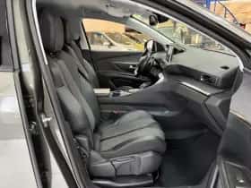 Peugeot 3008 (2018) thumbnail 18