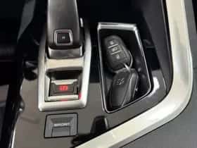 Peugeot 3008 (2018) thumbnail 20