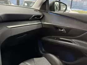 Peugeot 3008 (2018) thumbnail 25