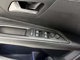 Peugeot 3008 (2018) thumbnail 28