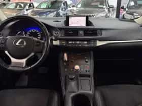 Lexus CT (2016) thumbnail 16