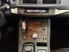 Lexus CT (2016) thumbnail 17