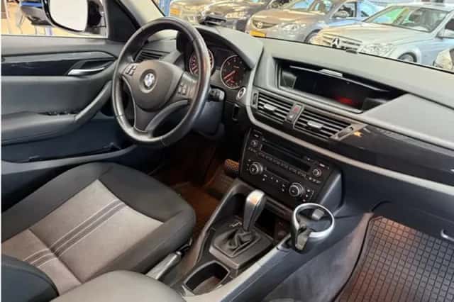 BMW X1 (2012) thumbnail 16