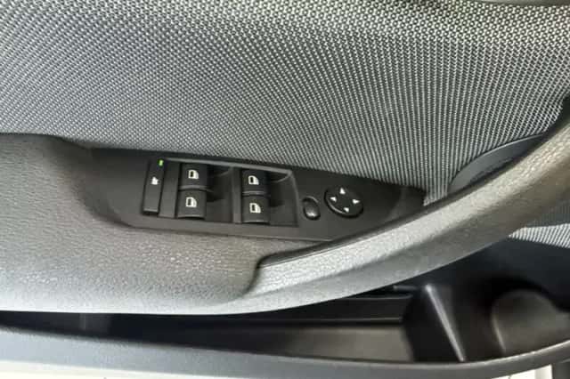 BMW X1 (2012) thumbnail 23