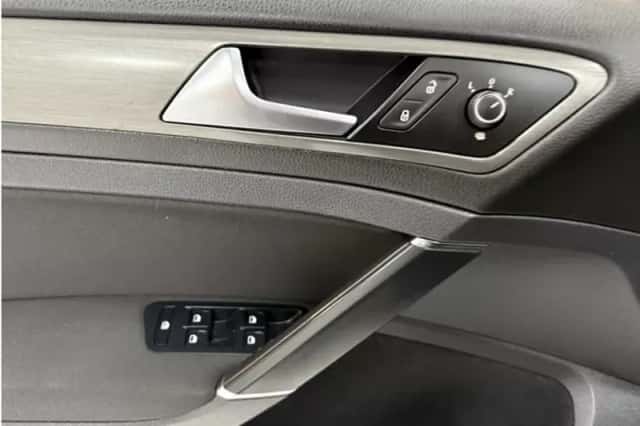 Volkswagen Golf (2013) thumbnail 28