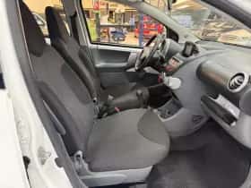 Toyota Aygo thumbnail 18