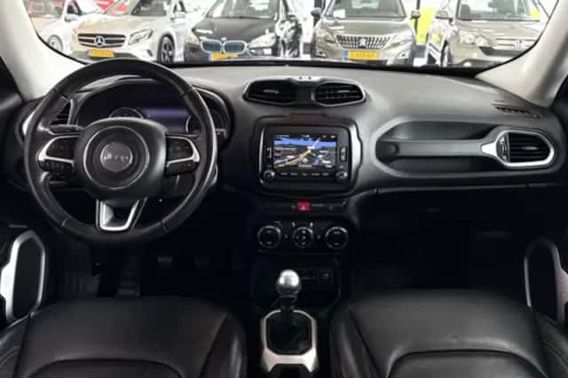Jeep Renegade (2014) thumbnail 16