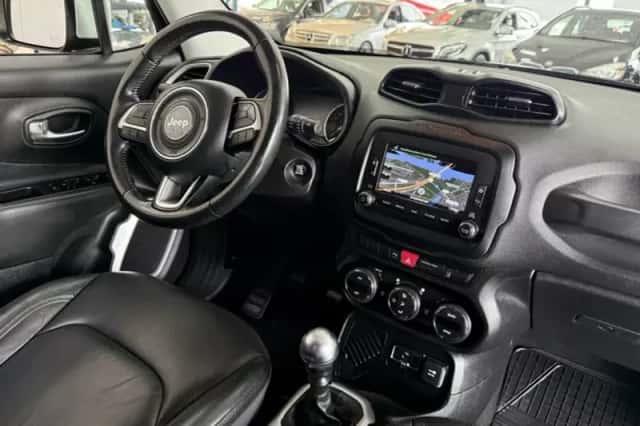 Jeep Renegade (2014) thumbnail 17