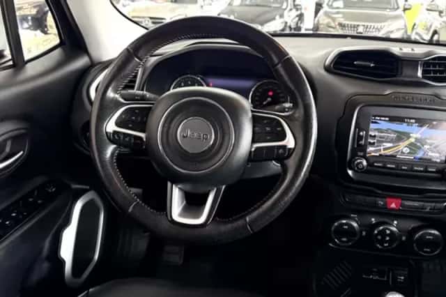 Jeep Renegade (2014) thumbnail 23