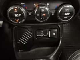 Jeep Renegade (2014) thumbnail 30