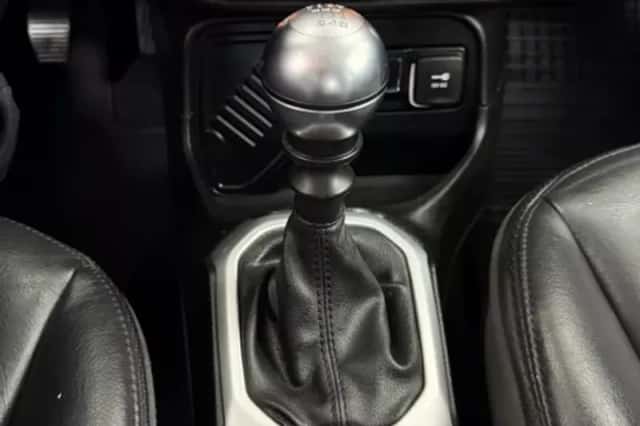 Jeep Renegade (2014) thumbnail 31