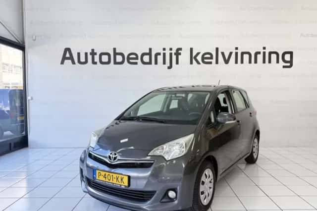 Toyota Verso-S (2012) thumbnail 2