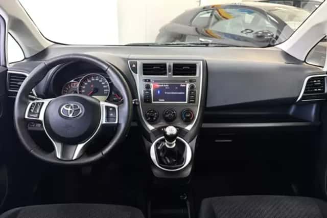 Toyota Verso-S (2012) thumbnail 15