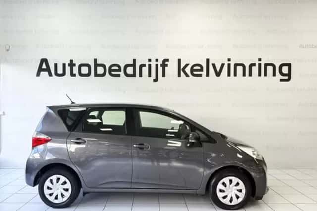 Toyota Verso-S (2012) thumbnail 4