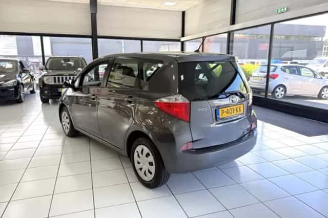 Toyota Verso-S (2012) thumbnail 10