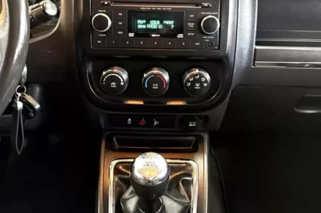 Jeep Compass (2012) thumbnail 18