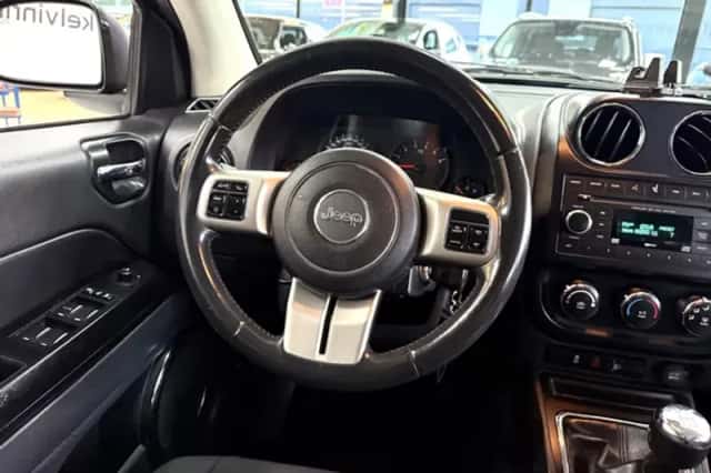Jeep Compass (2012) thumbnail 20