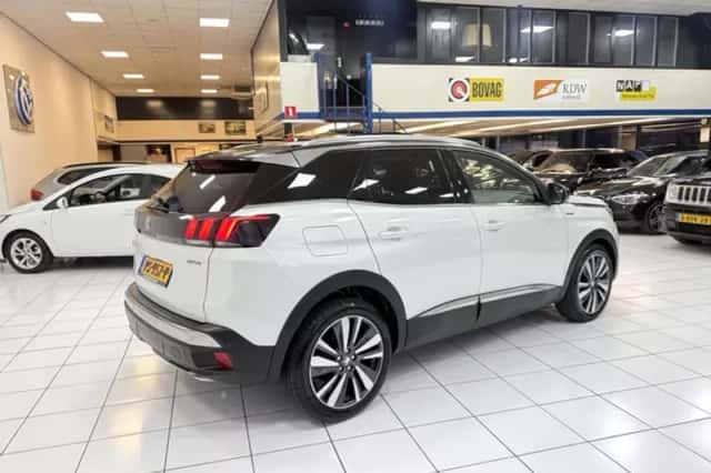 Peugeot 3008 (2017) thumbnail 14