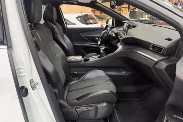 Peugeot 3008 (2017) thumbnail 18