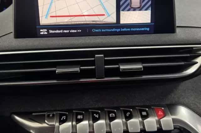 Peugeot 3008 (2017) thumbnail 22