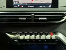 Peugeot 3008 (2017) thumbnail 23